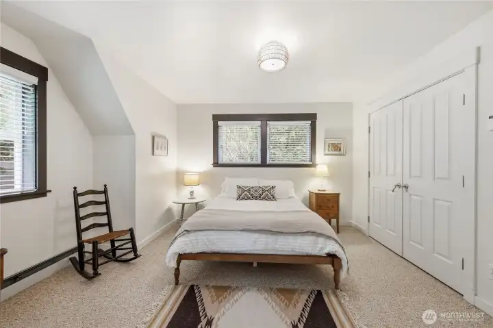 2nd bedroom (upstairs)