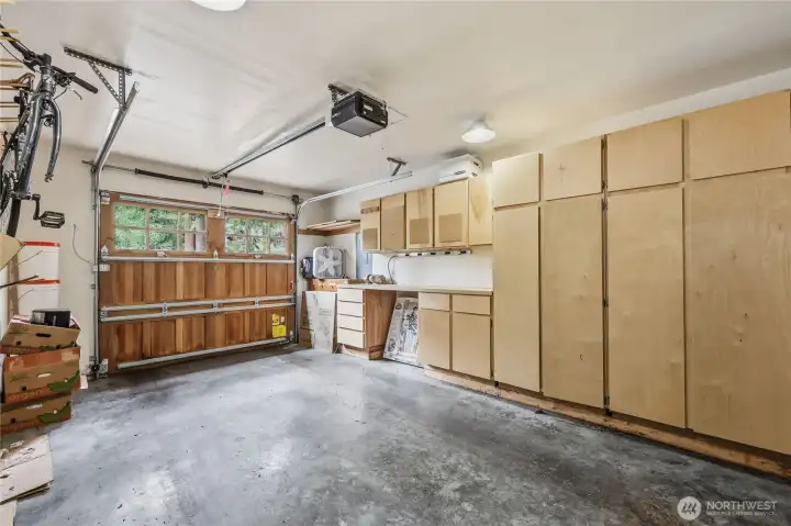 1 car garage with so much built in storage
