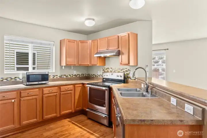 So many cabinets and so much counter space!