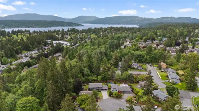 Only 1.5 miles to beautiful Lake Sammamish