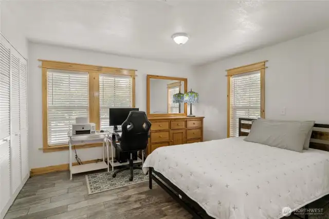 Shop Upstairs bedroom & Bathroom 1