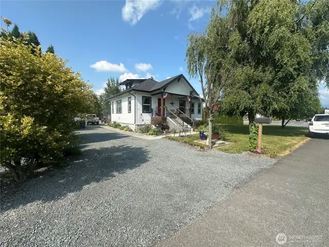 Driveway with fresh gravel and a lot of off street parking.