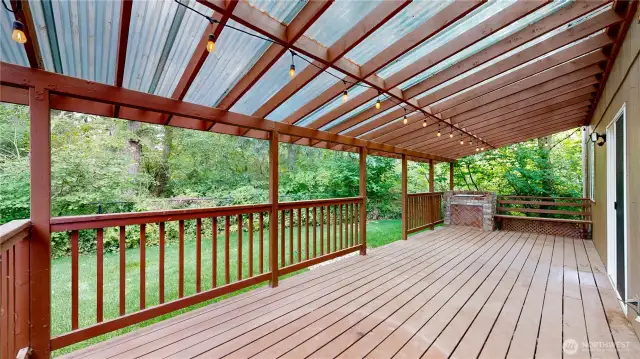 Entertainment size deck with built-in BBQ
