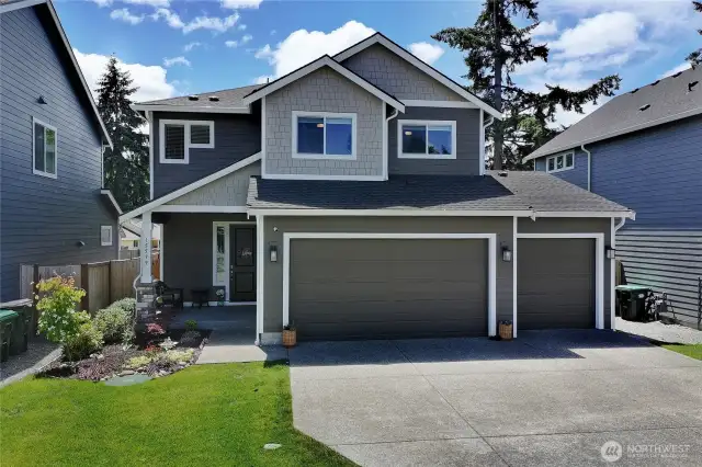 Welcome home! Front yards are maintained by the HOA.