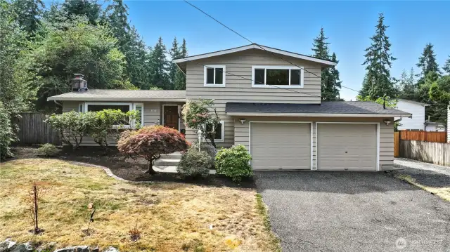 Welcome home to this Edmonds tri level!