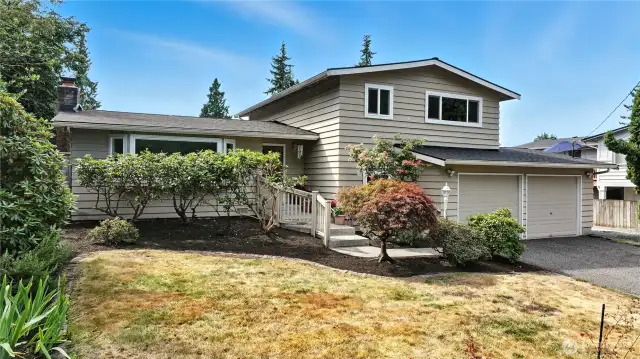 Welcome home to this Edmonds tri level!