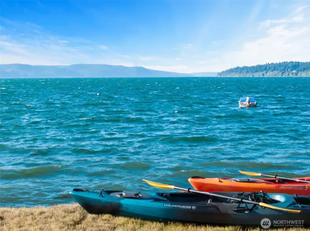 Fill your passion of the outdoors enjoying kayaking or boating, fishing, crabbing or shrimping or simply soaking up the warm sun on a gorgeous Pacific Northwest day.