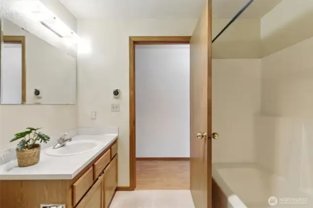 2 bathroom with Laundry area