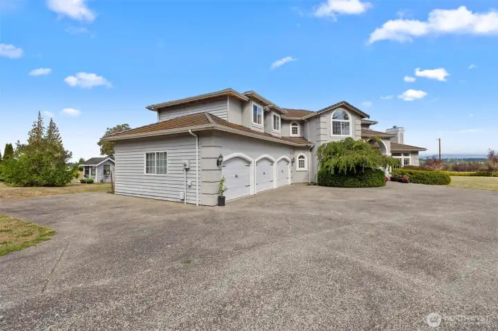 3 car garage!