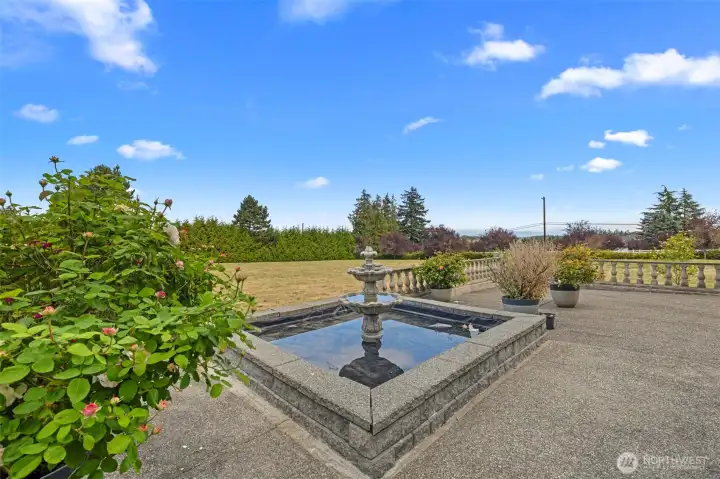Patio with fountain