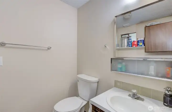 #492 1/2 Bath