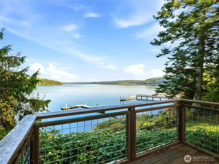 Two-tiered deck - perfect for view watching!