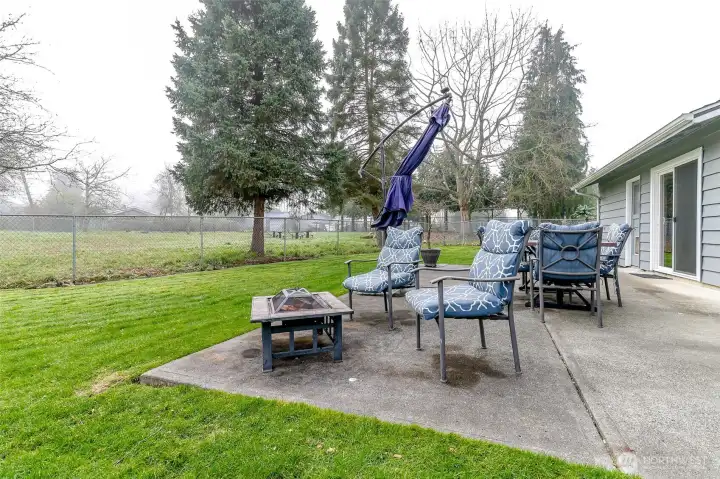 Patio With Furniture & Fire Pit That Can Stay Too!