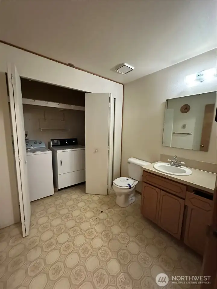 Lower Level 1/2 half and full size laundry closet