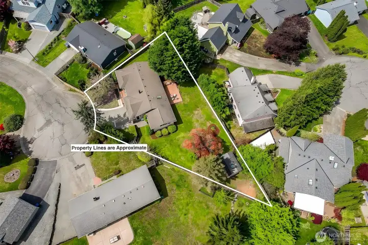 This property is on a cul-de-sac and is very private and quiet.