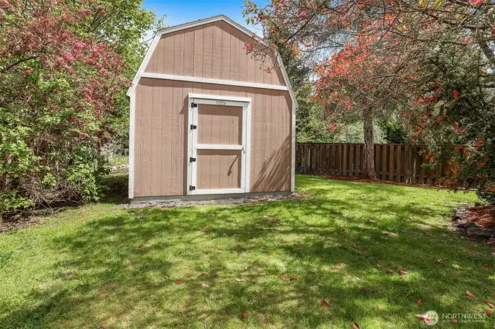 Huge shed for added storage.