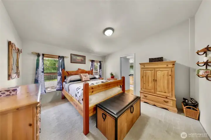 Quiet master suite