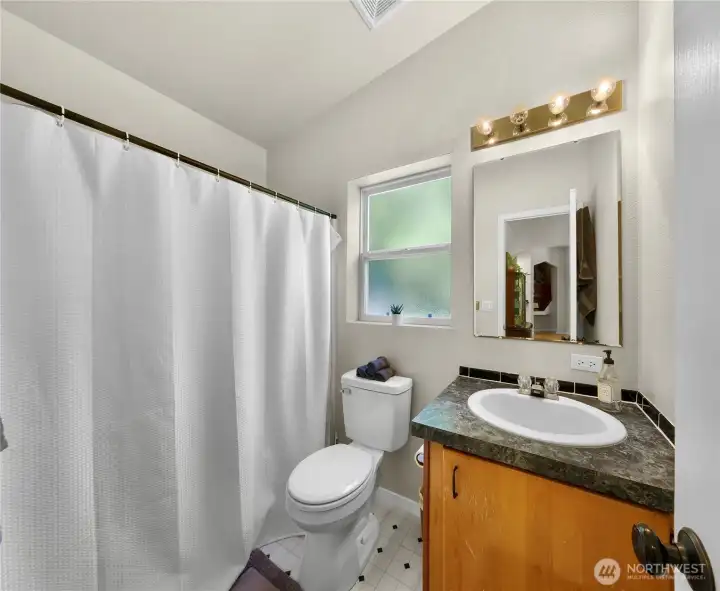 2nd bath right off the back 2 bedrooms