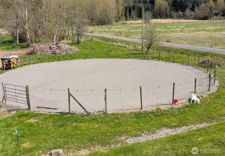 Round pen for horse training-80 feet in diameter