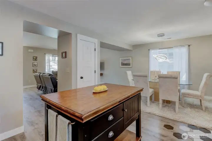 Lovely flow from kitchen to dining