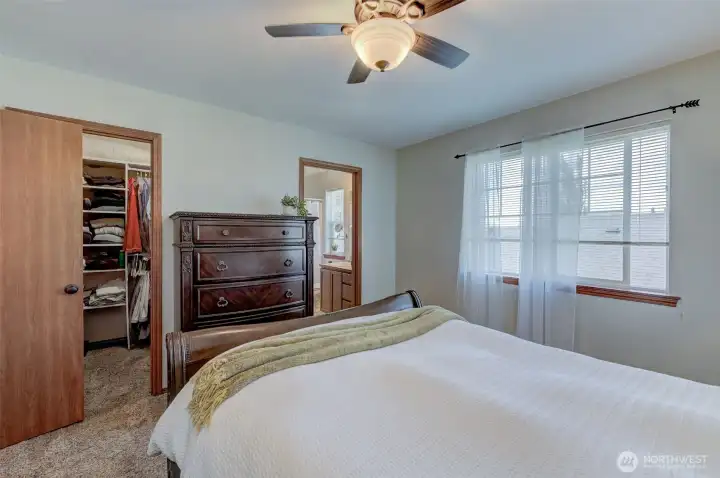 En suite and walk in closet