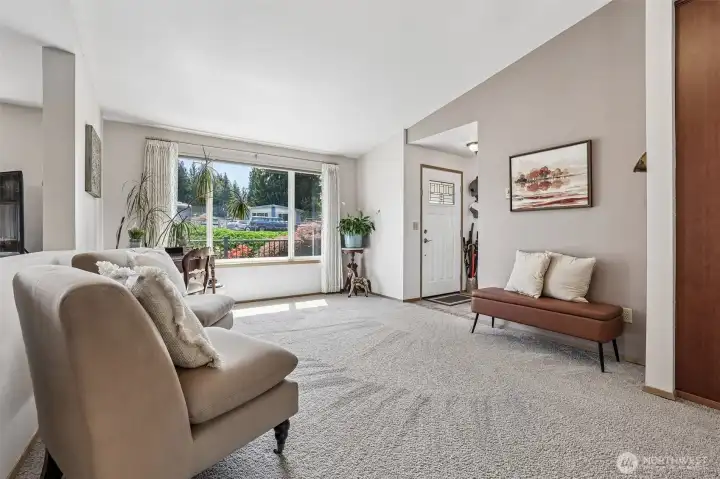 The sitting room looking towards the entryway.