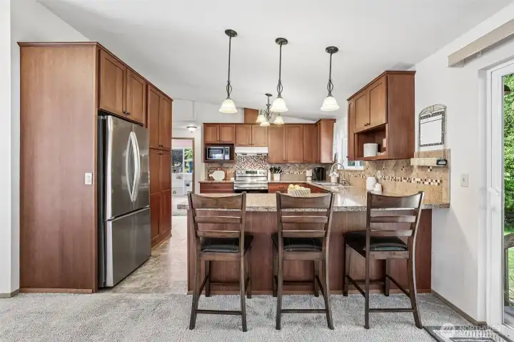 Large kitchen with counter.