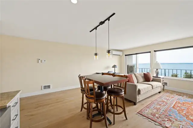 This place has the perfect dining space, I love the size and setup.