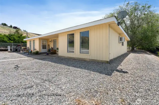 Unit B is vacant and ready to occupy!