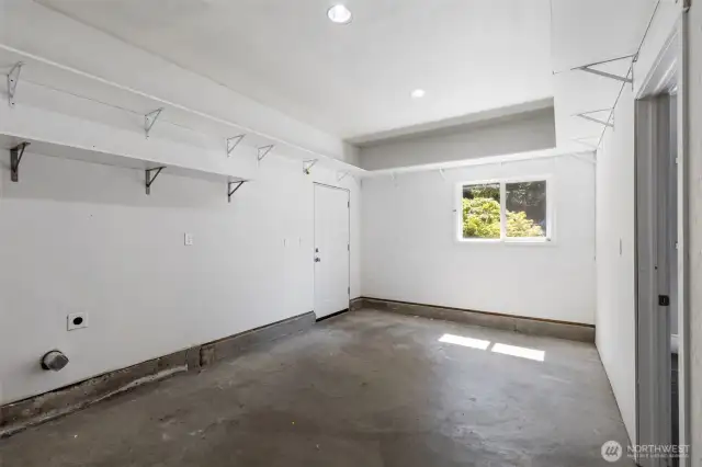 Large Utility Room washer/dryer connections Plumbed for sink