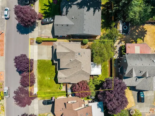 Huge lot of over 7000 sqft