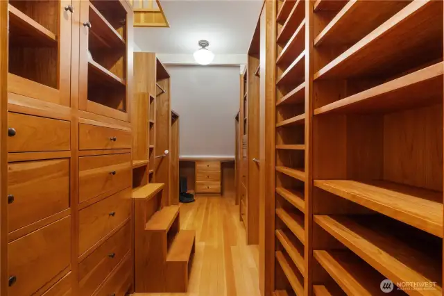 Adj. walk in closet