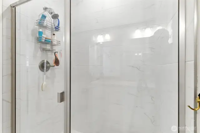 Walk-in Title Shower