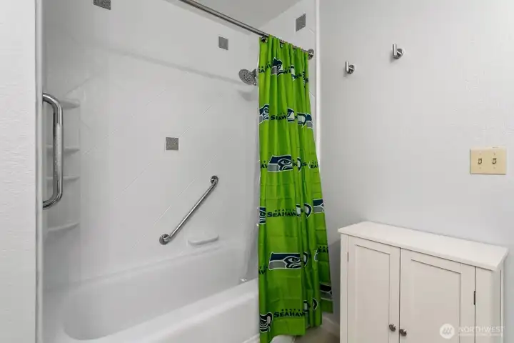Shower and tub.  (Go Hawks!)