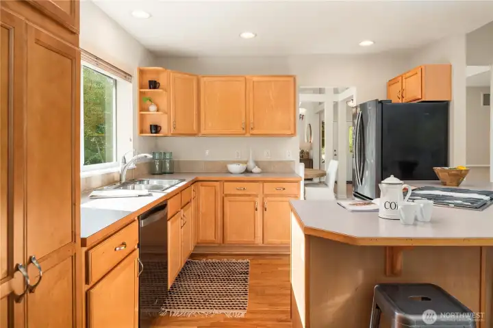 Gas cooking, great counter space and lots of storage. This is a well designed kitchen that is bathed in natural light.