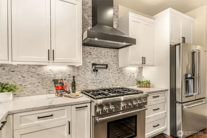 Love this chef kitchen w/stainless steel appliances and 6 burner stove