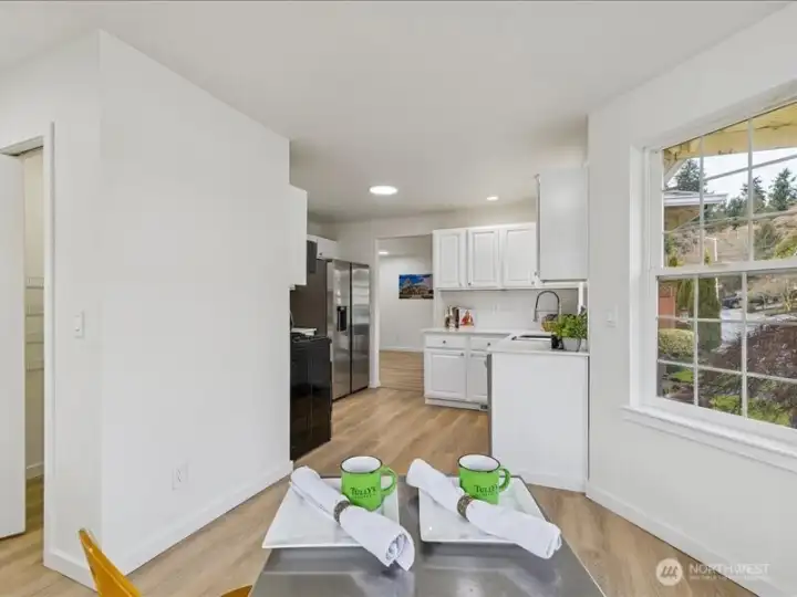 Eat-in Kitchen nook.