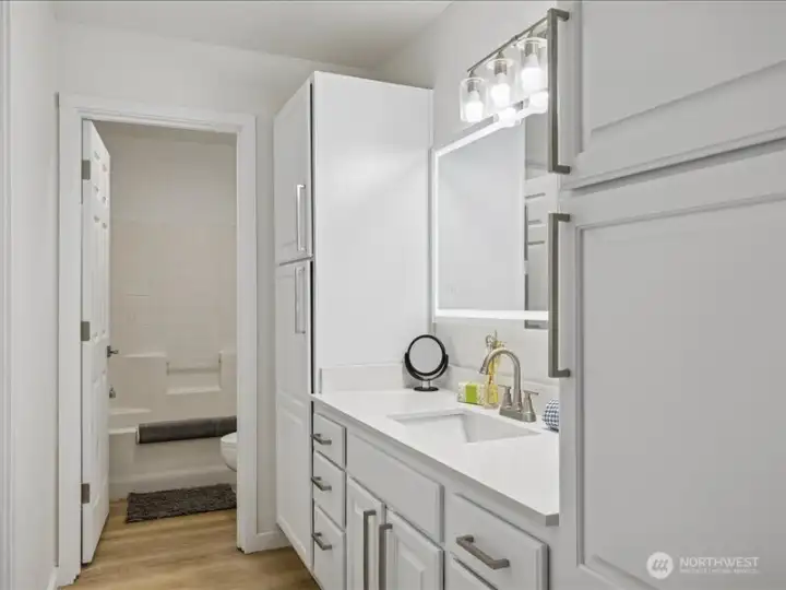 Main primary 5-piece en-suite with walk in closet.