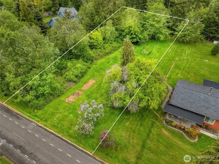 Approximate borders of the lot.