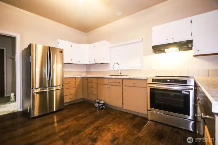 Spacious kitchen- appliances included