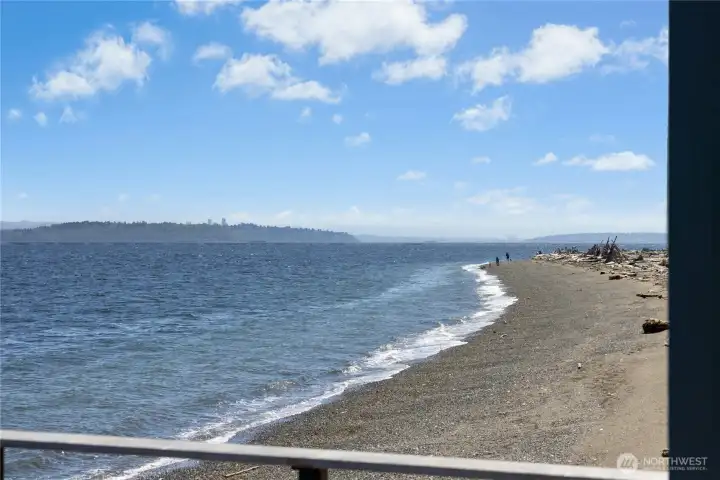 Sometimes the beach seems endless.  If the clouds weren't present Mt Rainier would be at the end of this picture.
