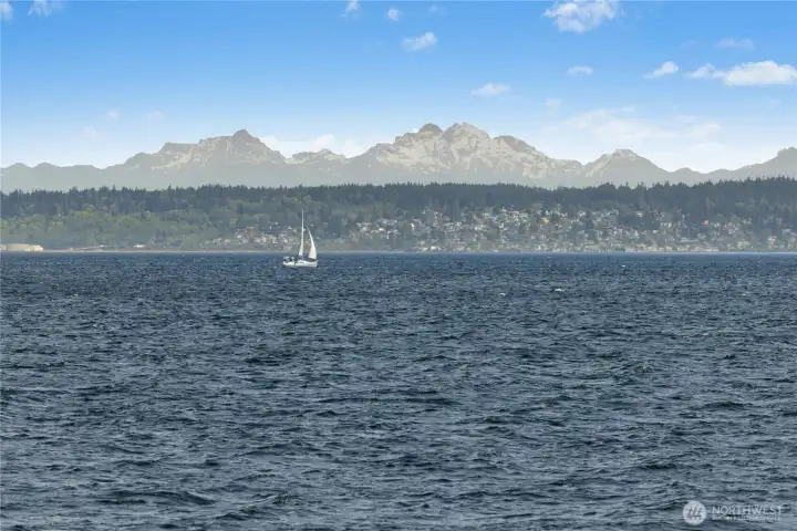 Views  of the Cascade Mountains.