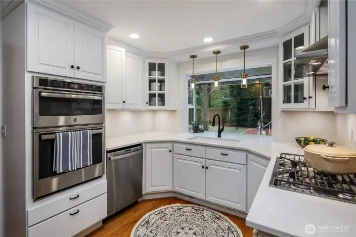 Another view of the kitchen.