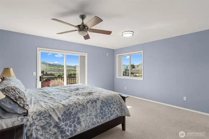 Guest bedroom with view of river