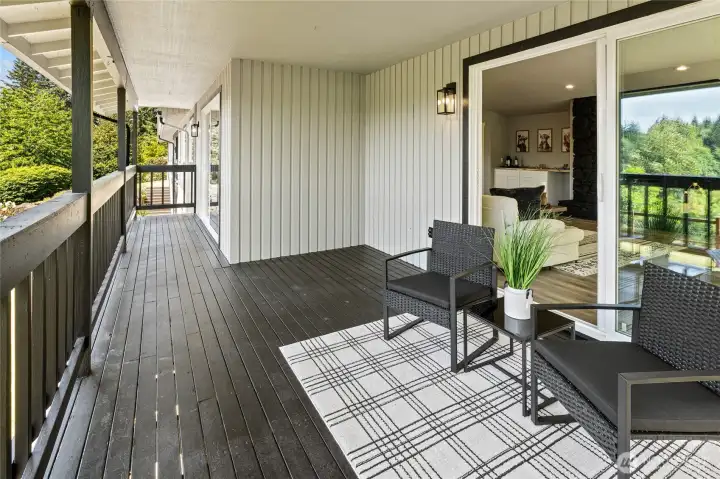 Covered deck with 2 access areas from Great room and dining area. Great for those cold and wet PNW nights!