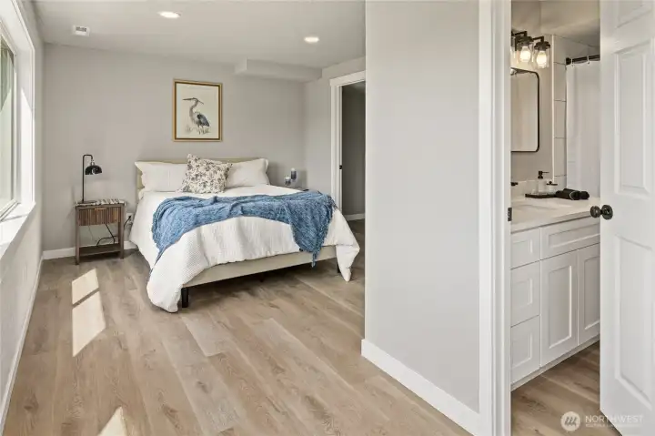 Additional 4th Bedroom with Jack and Jill 3/4 Bathroom