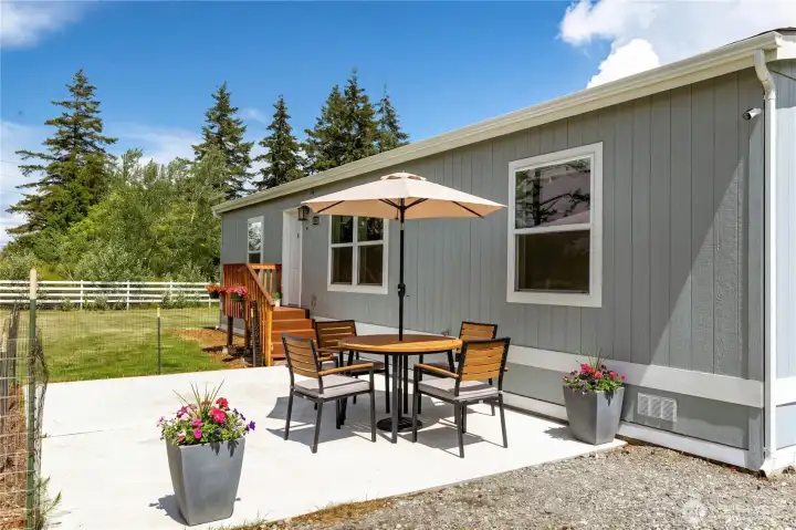 Newer 3 bedroom 2 bath home (2024) with 1.43 acres and many great features Newer 3 bedroom 2 bath home (2024) with 1.43 acres and many great features