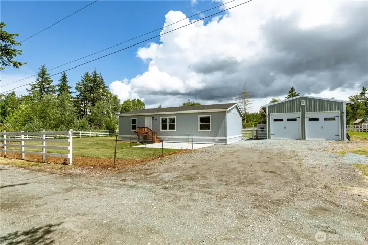840 square foot shop compliments this property nicely. 4 covered parking spaces and about 6 more outside. Room for all your vehicles 840 square foot shop compliments this property nicely. 4 covered parking spaces and about 6 more outside. Room for all your vehicles