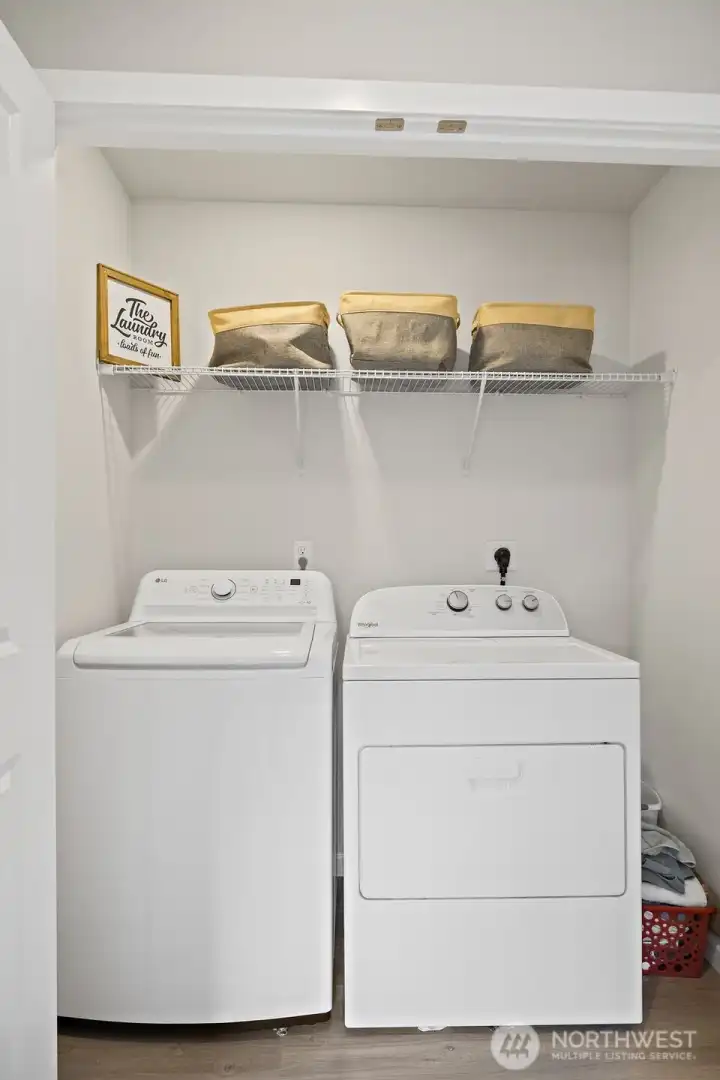 Laundry room on the upper floor is so convenient. Laundry room on the upper floor is so convenient.