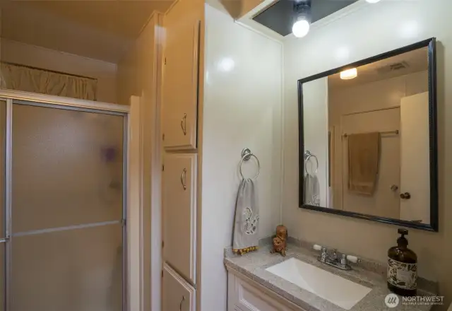 3/4 bath with new vanity
